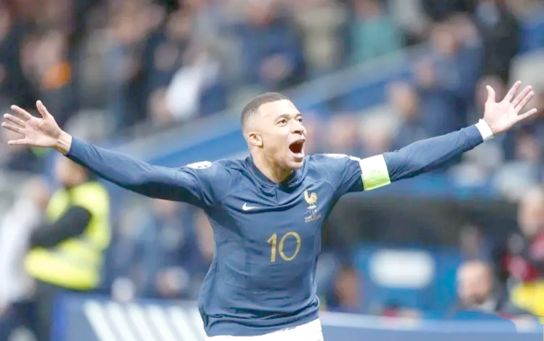 包含波尔图再度上演帽子戏法，姆巴佩后防线成筛子！的词条