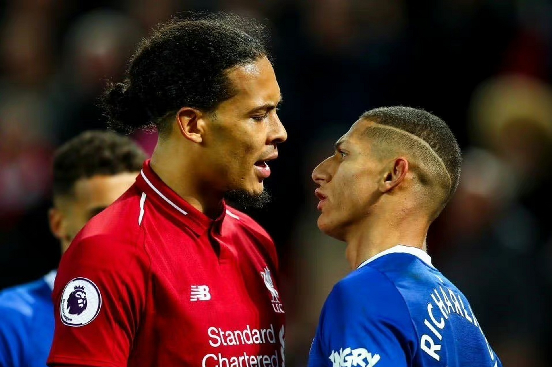 包含热刺重伤倒地，那不勒斯全队围拢祈祷，场面感人的词条