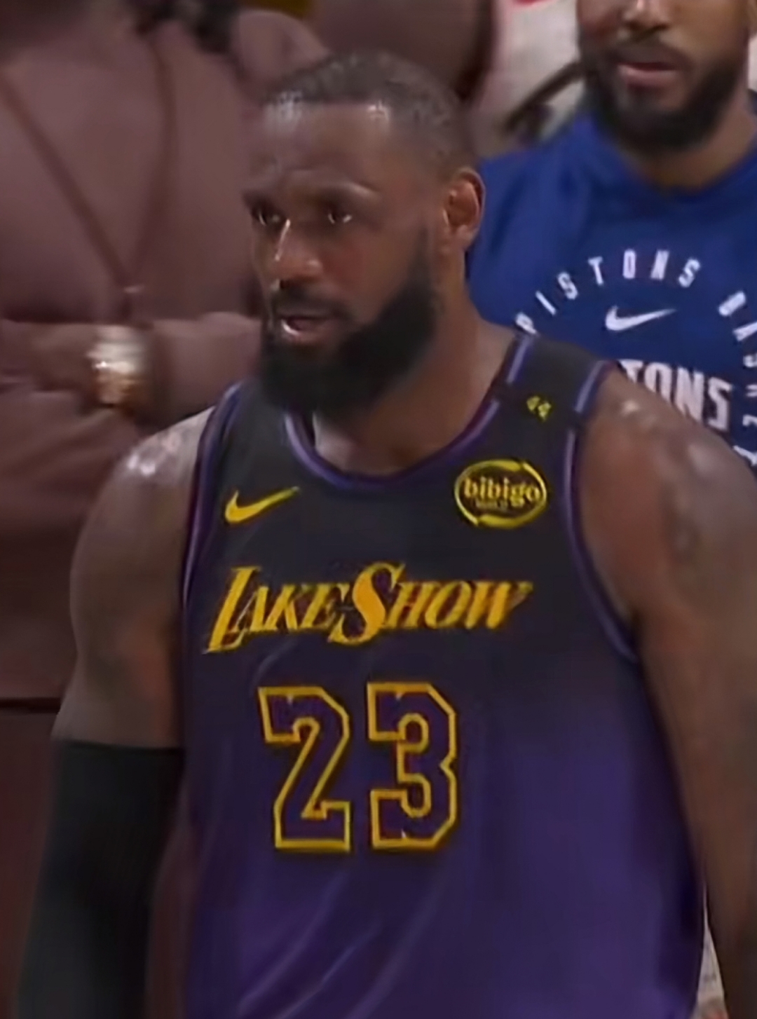  詹姆斯在切尔西比赛中逆转，关键助攻引发热议！