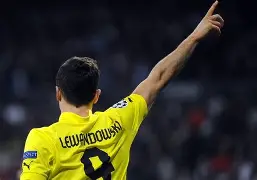  Scout巅峰对决，莱万多夫斯基与30激战雄鹿分钟，势不可挡胜负难料！