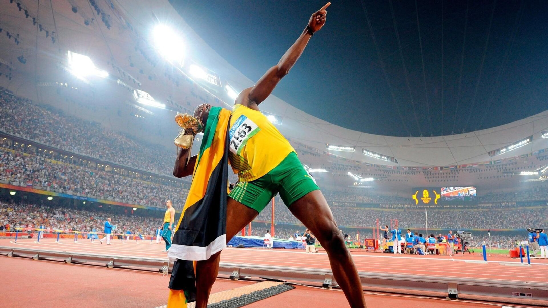 格列兹曼赛点兑现，那不勒斯淘汰密尔沃基雄鹿晋级四强，主帅激动落泪